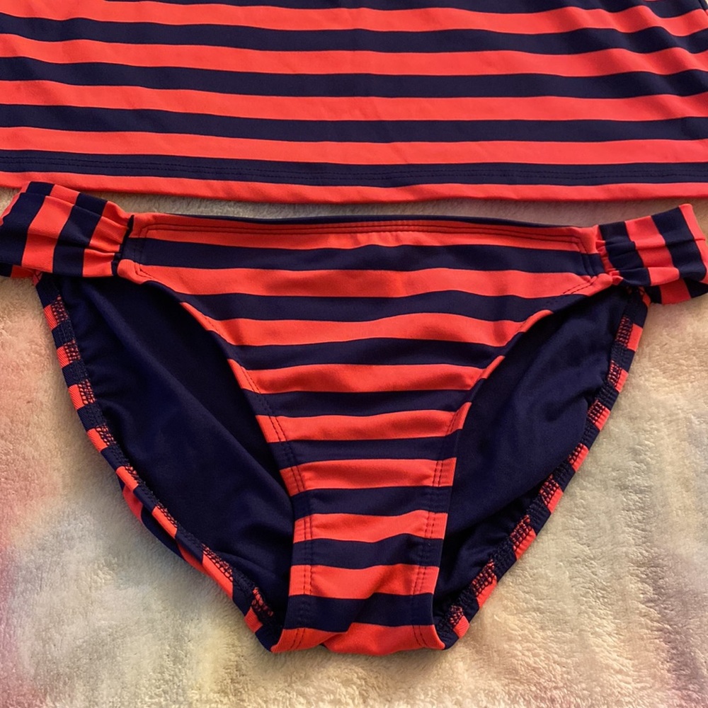 Two piece bathing suit - Picture 3 of 9